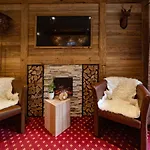 & Restaurant Gruener Baum - Gruene Oase Am 펠트베르크