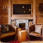 호텔 & Restaurant Gruener Baum - Gruene Oase Am 3*