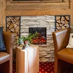 & Restaurant Gruener Baum - Gruene Oase Am 펠트베르크