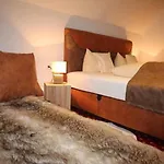 & Restaurant Gruener Baum - Gruene Oase Am 3* 펠트베르크