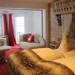 & Restaurant Gruener Baum - Gruene Oase Am 3*