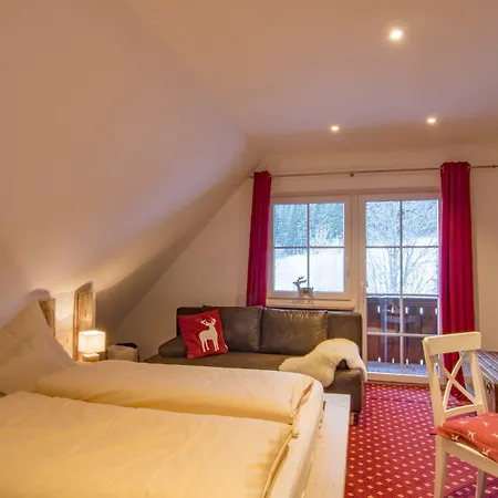 호텔 & Restaurant Gruener Baum - Gruene Oase Am 3*