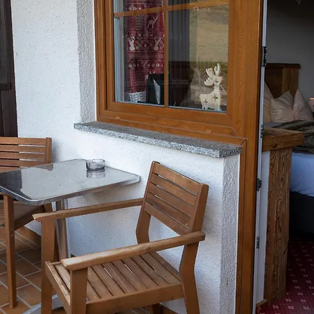 & Restaurant Gruener Baum - Gruene Oase Am فيلدبرج