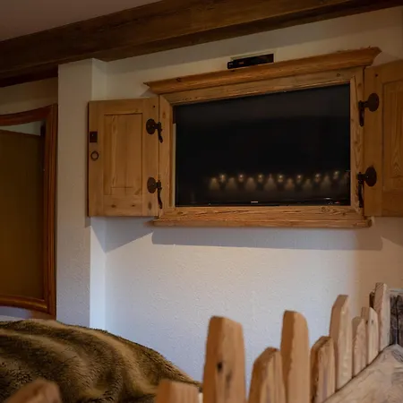 & Restaurant Gruener Baum - Gruene Oase Am فيلدبرج