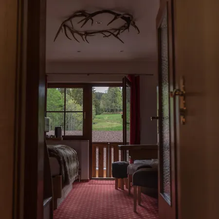 Hotel & Restaurant Gruener Baum - Gruene Oase Am 3*