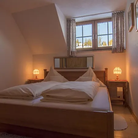 & Restaurant Gruener Baum - Gruene Oase Am