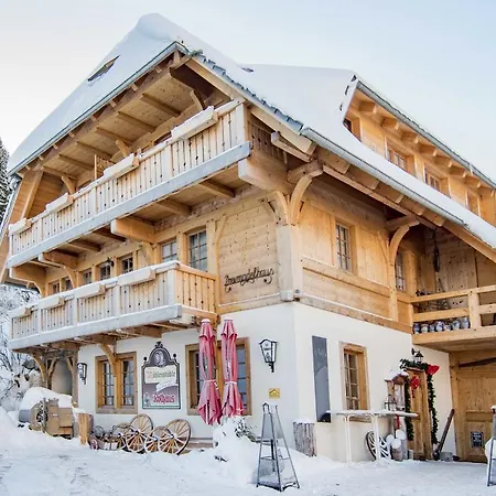 & Restaurant Gruener Baum - Gruene Oase Am